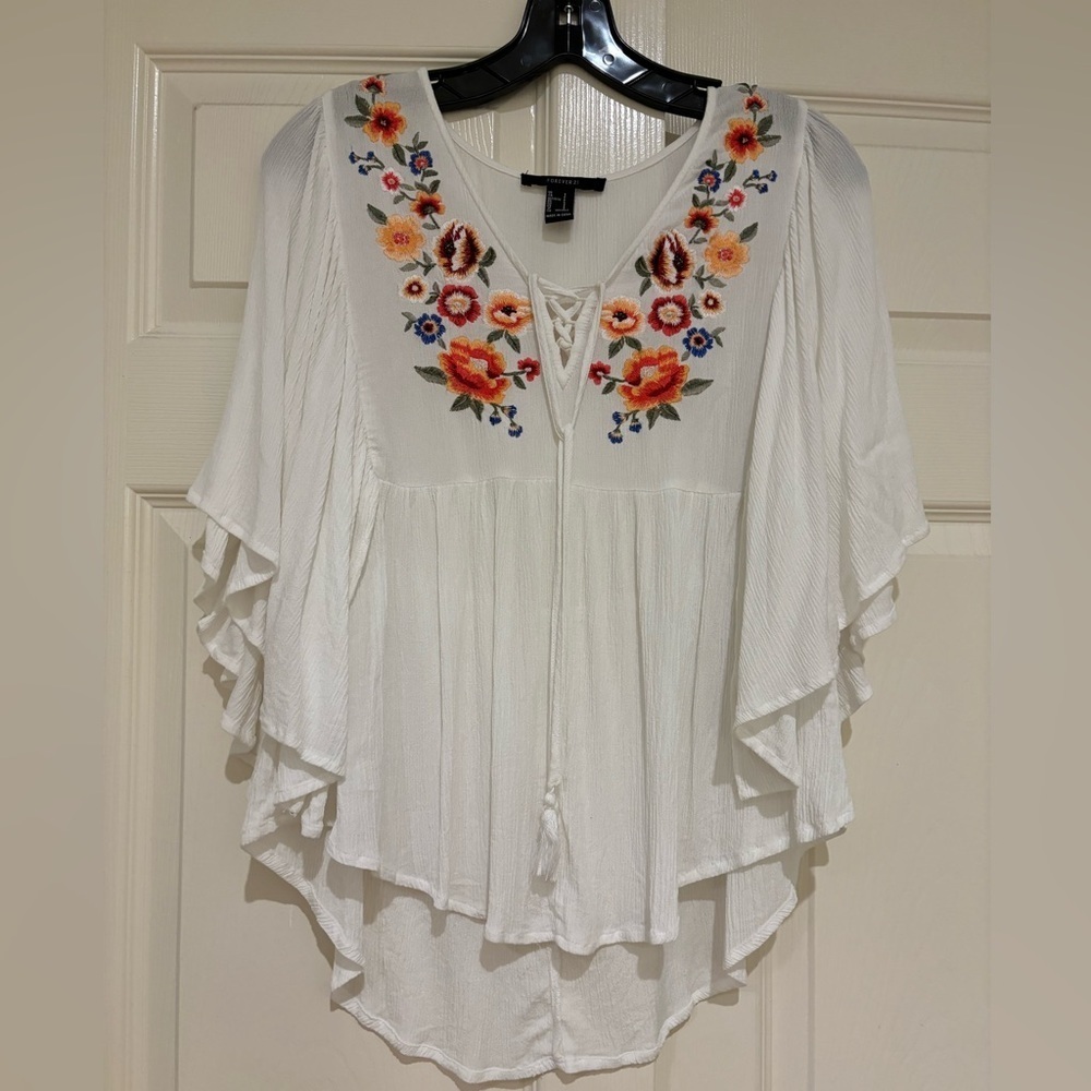 Forever 21 white flowy peasant blouse with floral embroidery size Small